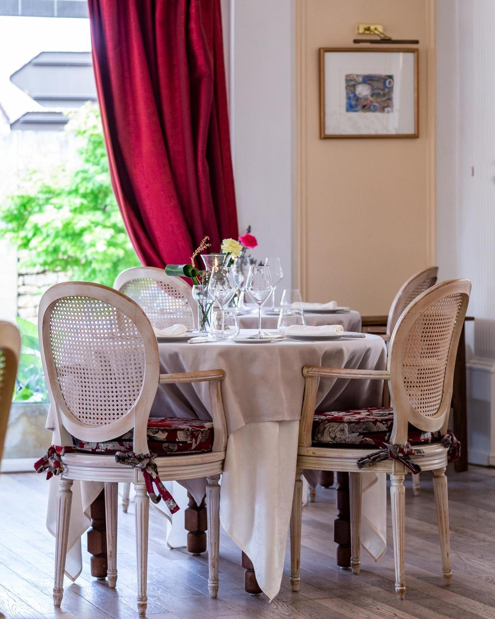 Hotel Restaurant Le Centenaire Les Eyzies Exteriör bild